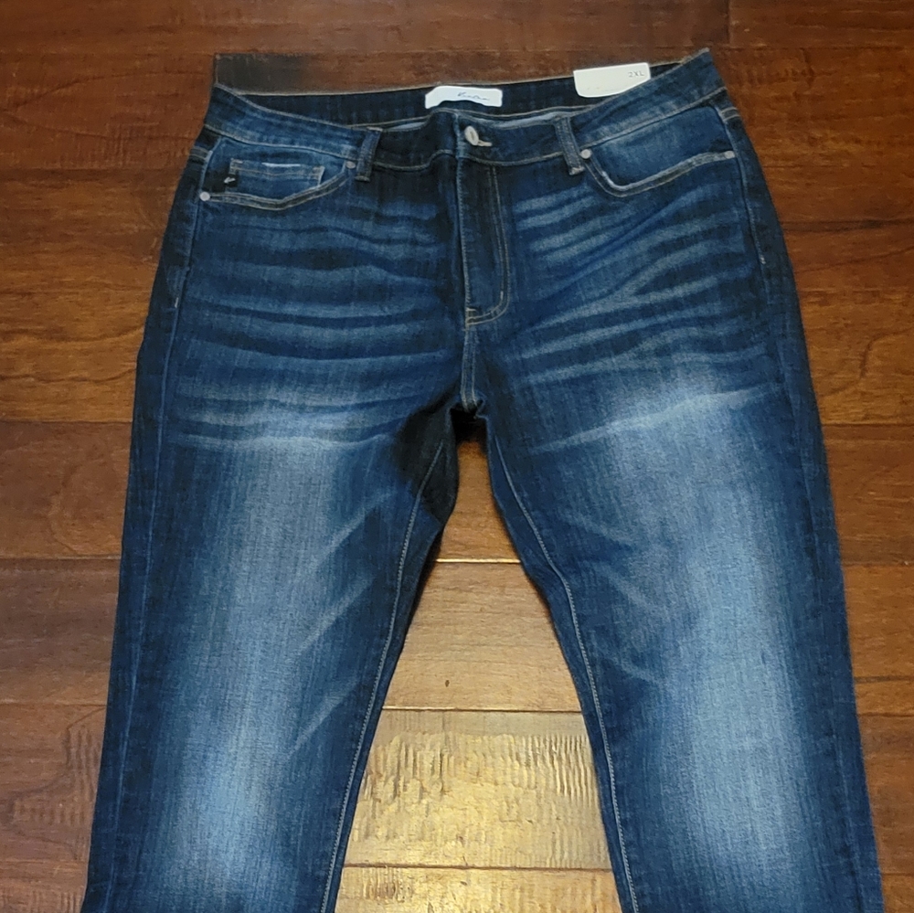 NWT Kancan non distressed jeans